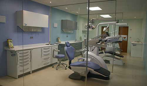 Mobil Dental cede al Colegio el mobiliario del Aula de Prácticas
