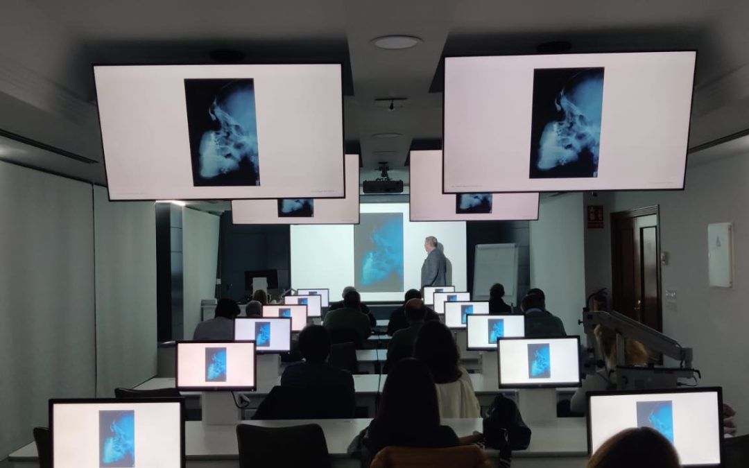 El Dr. Bermudo ha impartido la última sesión clínica de 2023