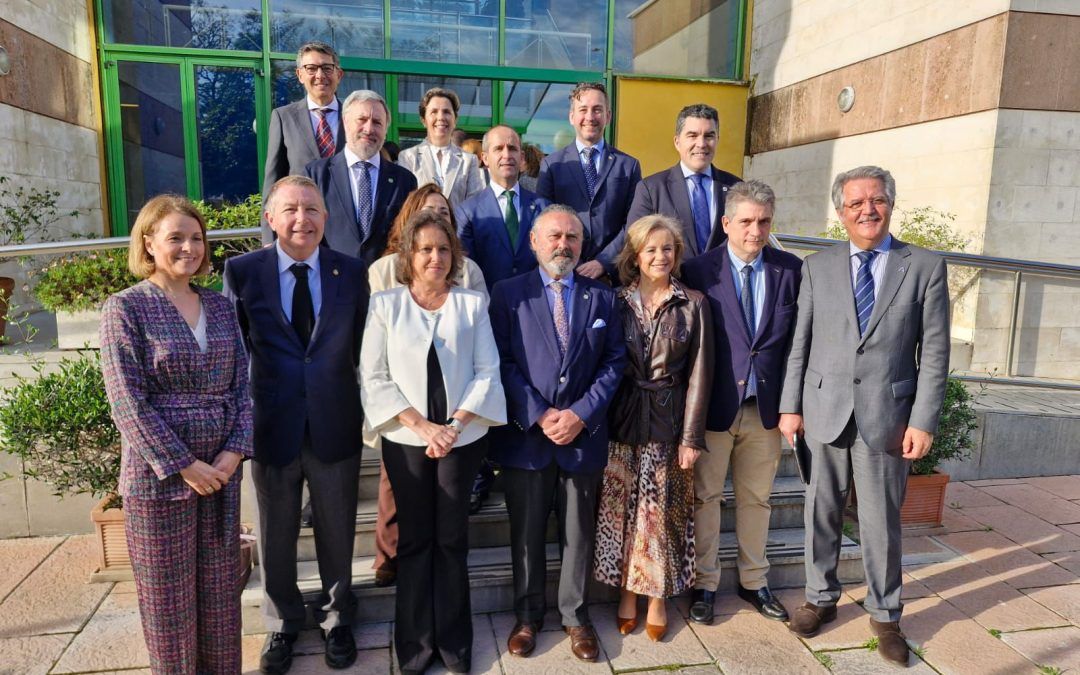 El Presidente del Consejo Andaluz de Colegios Oficiales de Dentistas asiste a la presentación del nuevo Plan de Salud Bucodental