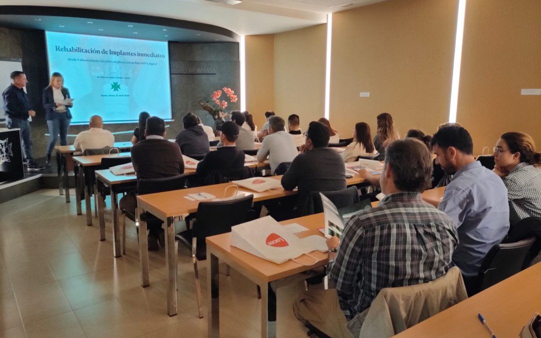 El Dr. Cortázar ha impartido la sesión clínica: “Rehabilitación de implantes inmediatos; desde unitarios hasta arcadas completas con un flujo 100% digital”